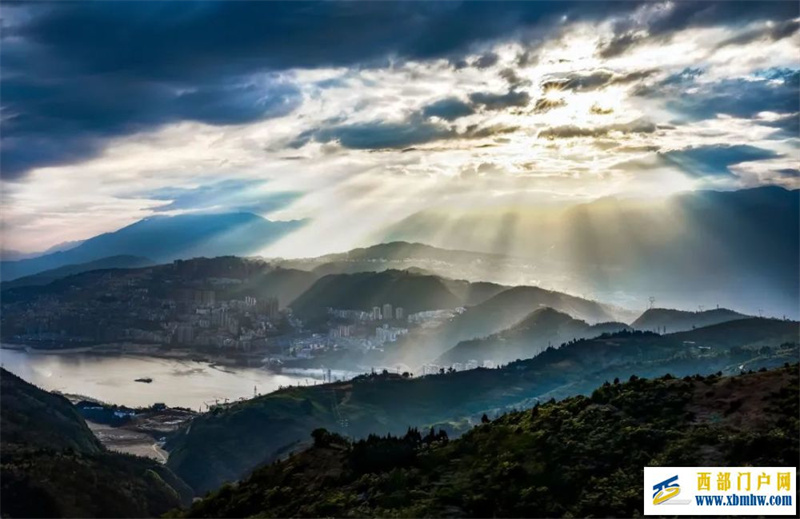 巫山:生态产业孕育美丽经济(图1) 巫山:生态产业孕育美丽经济(图1)