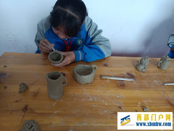 追根溯源学党史 砥砺前行颂党恩(图3) 陶瓷制作_副本.jpg