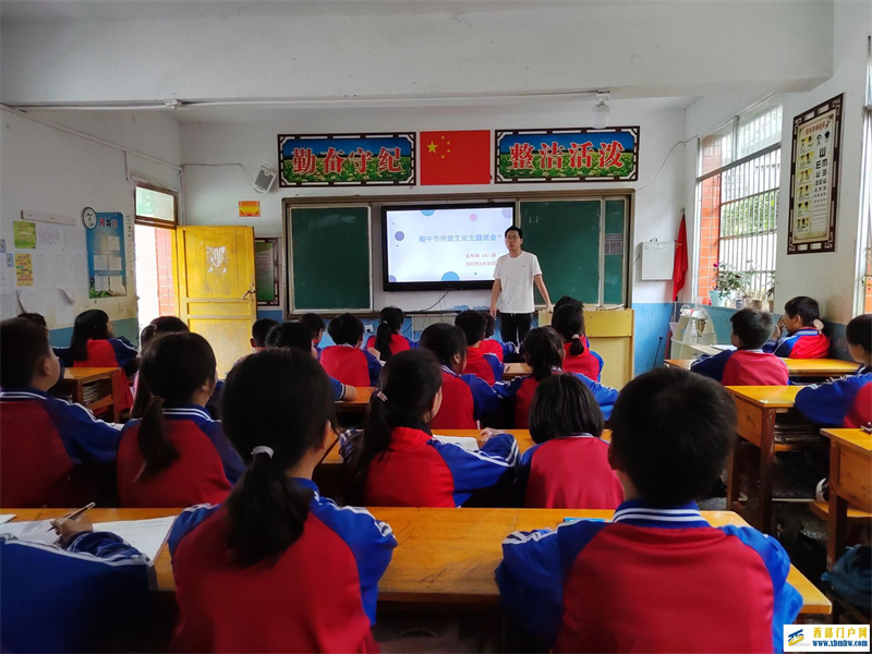 育传统美德 扬爱国之心(图2) 2022年5月30日-板场镇二完小-端午节主题班会2.jpg