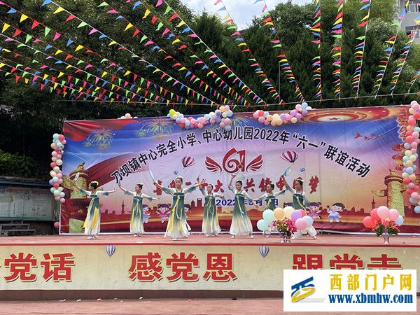 红歌扬正气 立志跟党走(图3) 歌舞_副本.jpg