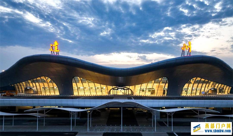 首飞航线为成都双流—达州金垭四川达州的“巴国神鸟”5月19日起飞(图1) 首飞航线为成都双流—达州金垭四川达州的“巴国神鸟”5月19日起飞(图1)