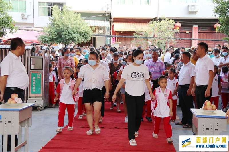 喜迎二十大 争做好少年--青溪小学迎新仪式暨开学典礼安全教育第一课(图1) 青溪小学迎新仪式暨开学典礼安全教育第一课