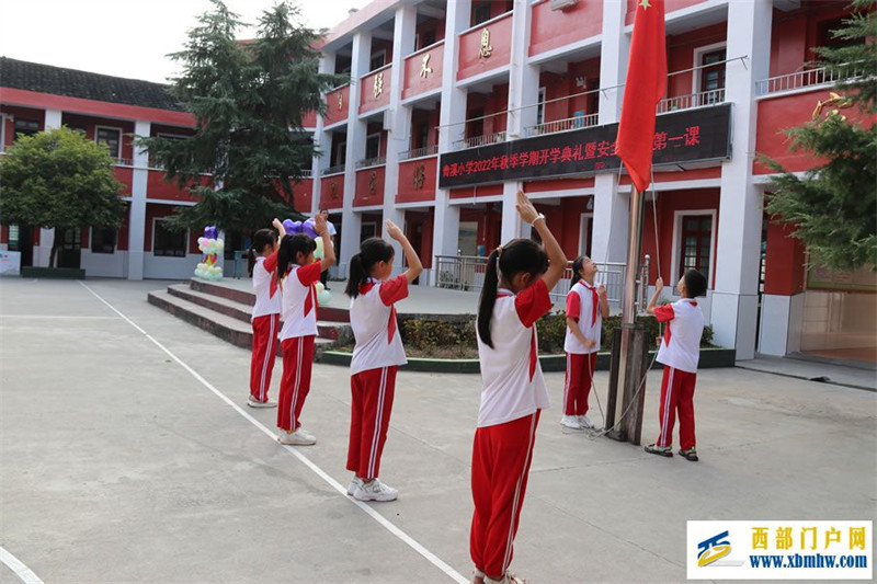 喜迎二十大 争做好少年--青溪小学迎新仪式暨开学典礼安全教育第一课(图9) 青溪小学迎新仪式暨开学典礼安全教育第一课