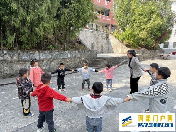 刀坝镇第二幼儿园“送教兰克寨山村幼教点”活动工作简报(图2) QQ图片20221213101147.jpg