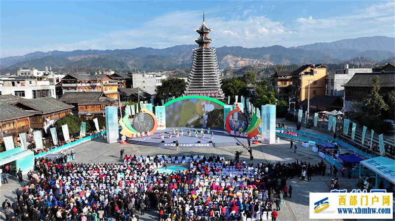 舞出健康新生活 全国广场舞总决赛在贵州榕江落幕(图6) 舞出健康新生活 全国广场舞总决赛在贵州榕江落幕(图6)