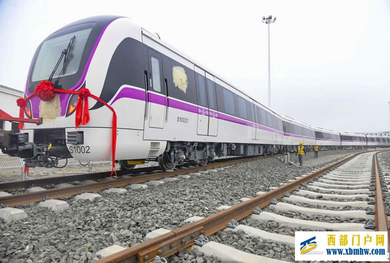贵阳轨道S1线首列电客车亮相(图2) 2.jpg