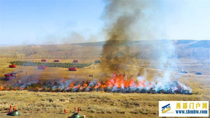 内蒙古鄂尔多斯举行春季林草防火应急演练(图2) 内蒙古鄂尔多斯举行春季林草防火应急演练(图2)