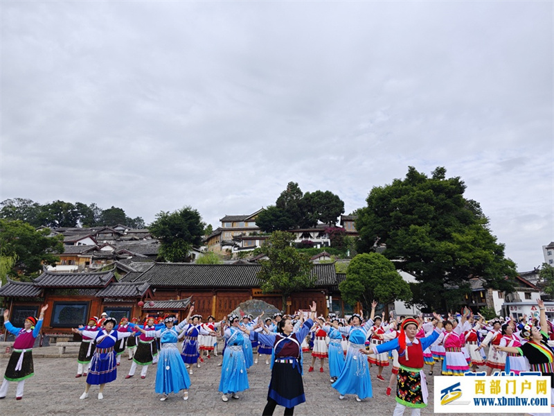 “云南民歌大家唱”丽江专场在丽江古城唱响(图4) “云南民歌大家唱”丽江专场在丽江古城唱响(图4)