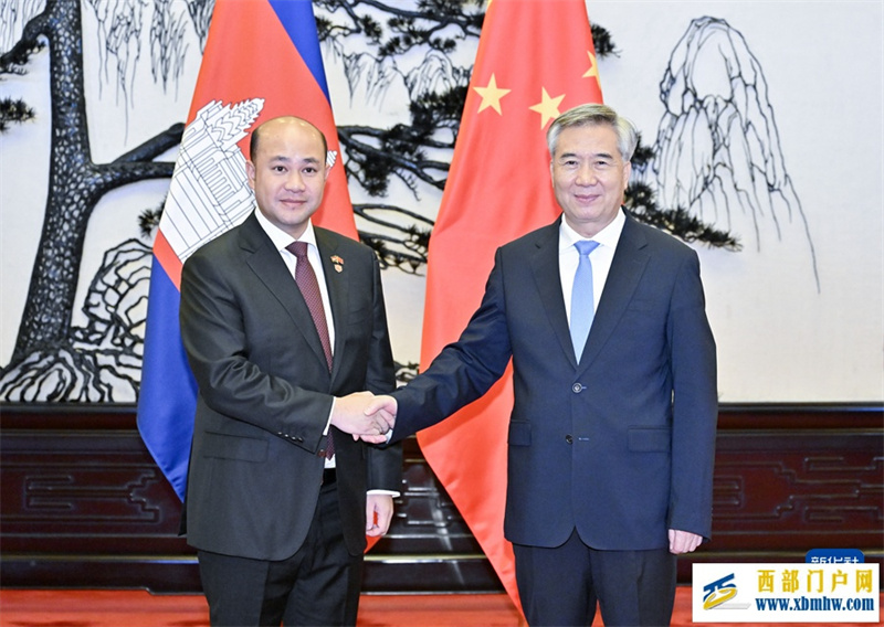 李希会见柬埔寨副首相兼公务员部大臣洪玛尼(图1) 李希会见柬埔寨副首相兼公务员部大臣洪玛尼(图1)