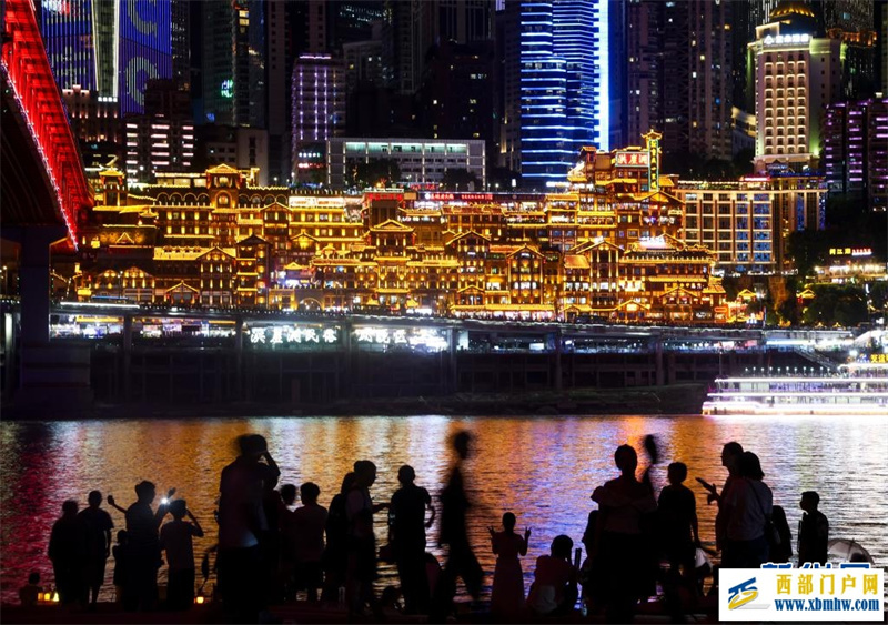 重庆“夜经济”充满“松弛感”(图2) 重庆“夜经济”充满“松弛感”(图2)