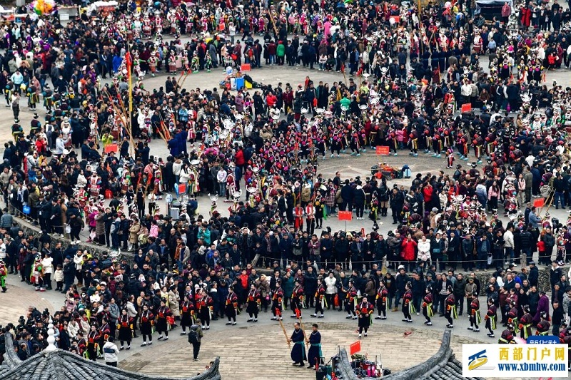 两对苗族双胞胎姐妹共赴“甘囊香”(图9) 两对苗族双胞胎姐妹共赴“甘囊香”(图9)