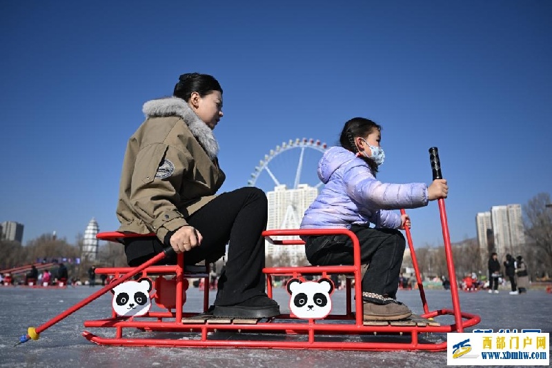 青海西宁:乐享冰趣 欢度周末(图1) 青海西宁:乐享冰趣 欢度周末(图1)