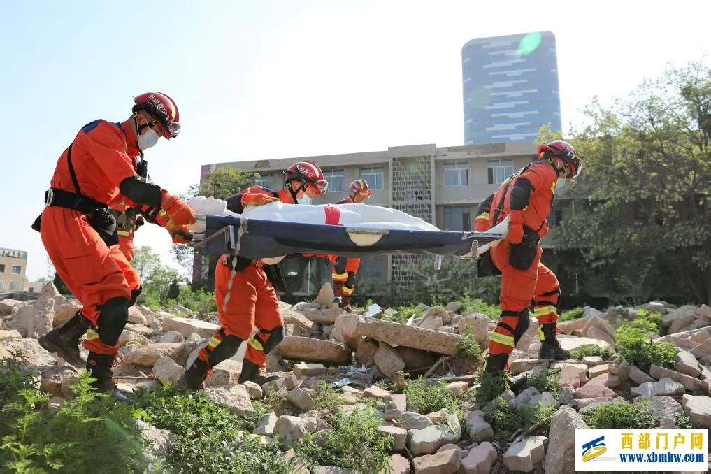 宁夏举行地震及次生灾害救援实战演练(图2) 宁夏举行地震及次生灾害救援实战演练(图2)