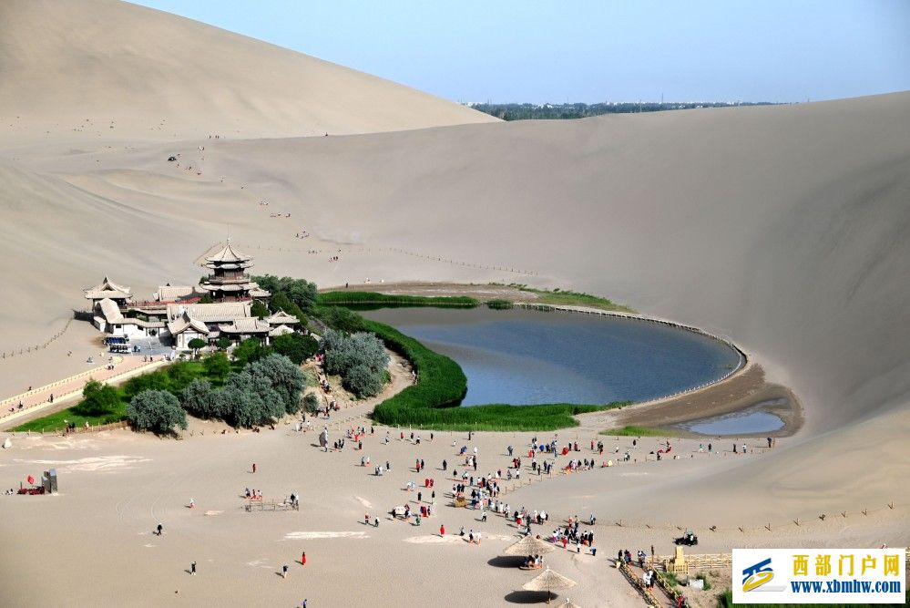 月牙丰满！中国“沙漠第一泉”迎水深水域20余年最大值(图2)