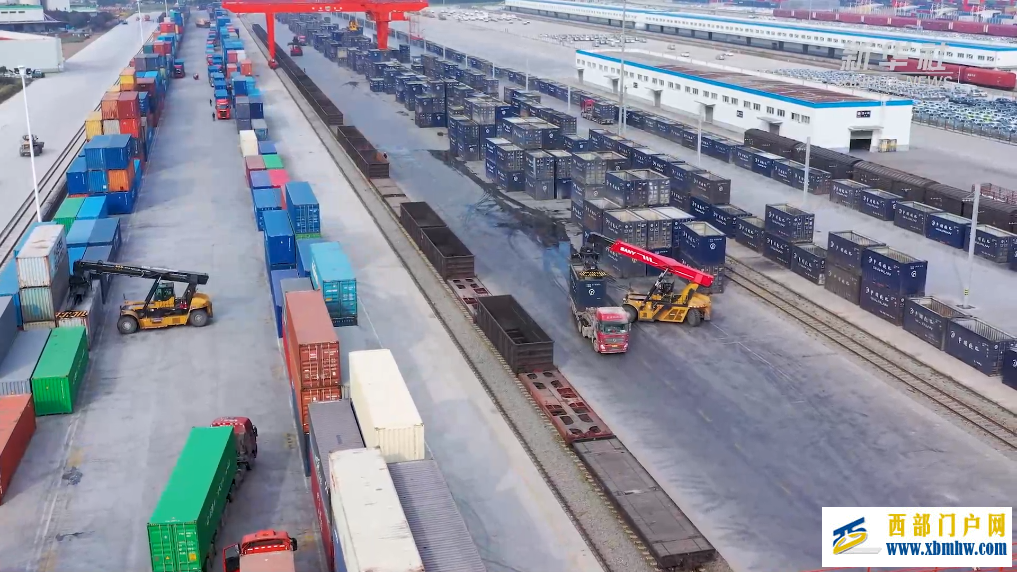 “钢铁驼队”带动中企“拓网”“出海”(图2) “钢铁驼队”带动中企“拓网”“出海”(图2)